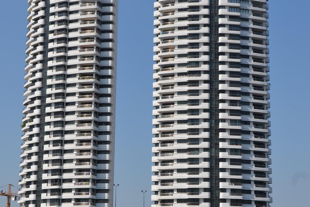 apartments-1123185_1920